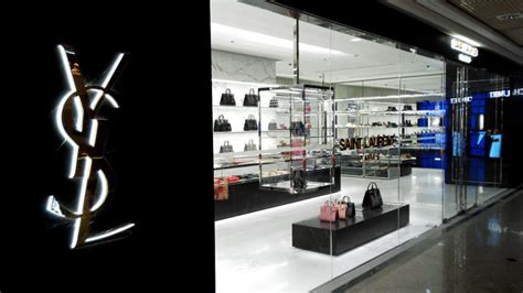 yves saint laurent entreprise
